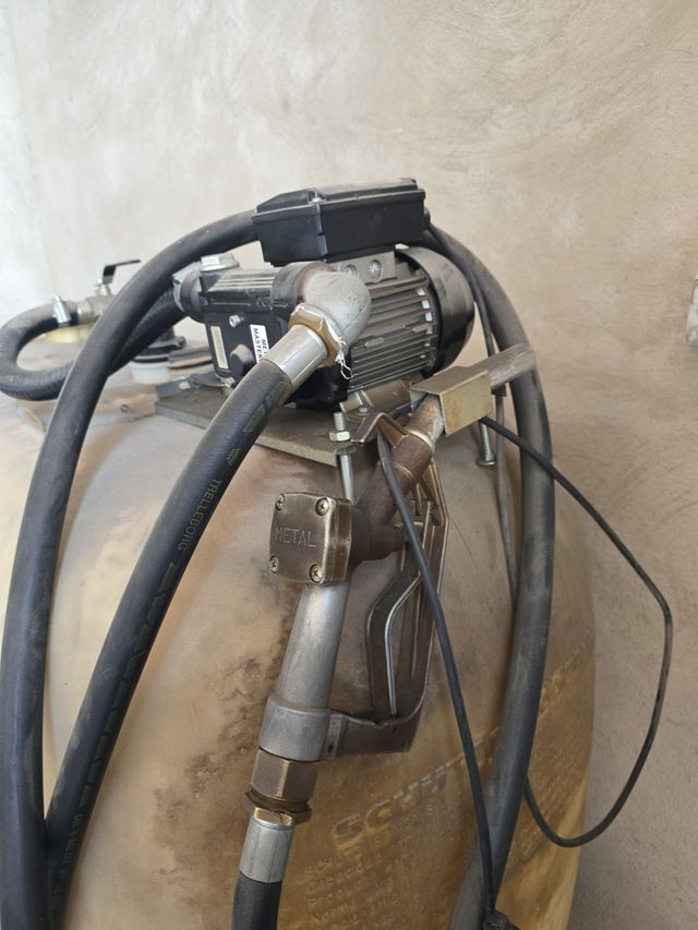 Bidón gasoil + bomba gasolina