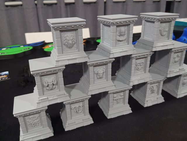 12 Pedestales Pandora Box Caballeros Oro