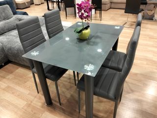 Mesa cristal 4 sillas - Gris