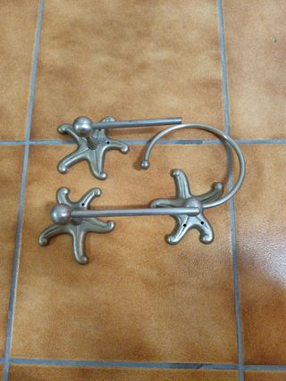 Juego de 2 percheros y 4 pomos estrella
