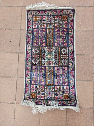 Alfombra multicolor tejida a mano