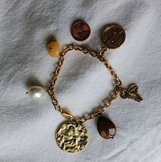 Pulsera dorada estilo retro 