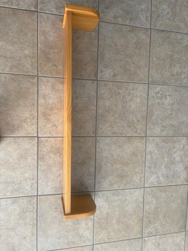 Dormitorio juvenil con escritorio,silla y lámpara