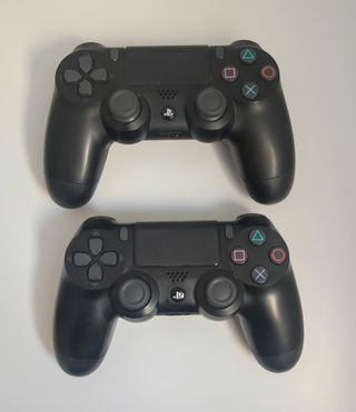 PS4 (PlayStation 4) + 6 juegos + 2 mandos