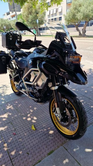 BMW R 1250 GSA TRIPLE BLACK con 21.000km.