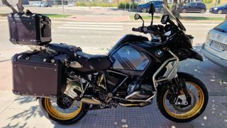 BMW R 1250 GSA TRIPLE BLACK con 21.000km.