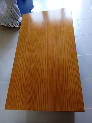 Mesa auxiliar de madera