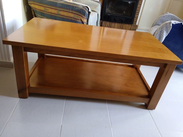 Mesa auxiliar de madera