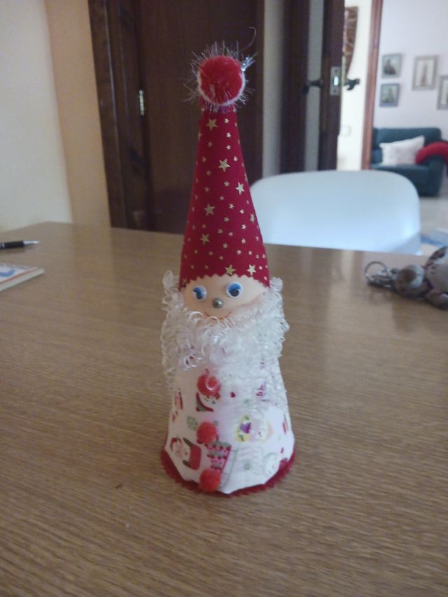 Papá Noel navideño artesanal 21 alto x 8 diametro