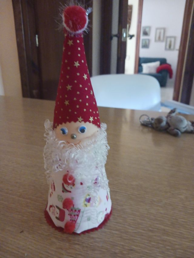 Papá Noel navideño artesanal 21 alto x 8 diametro