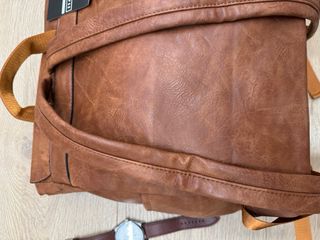 Mochila marrón + reloj