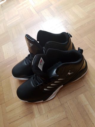 Zapatos deportivos negros talla 48
