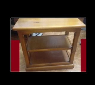 Mueble madera con ruedas