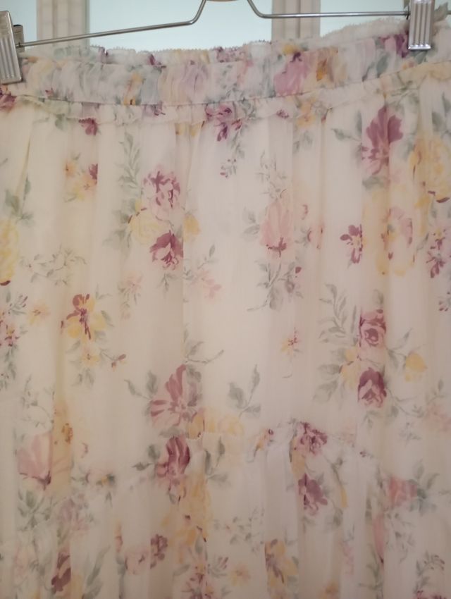 Falda midi floral beige