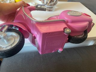 Moto Vespa Rosa para Muñecas