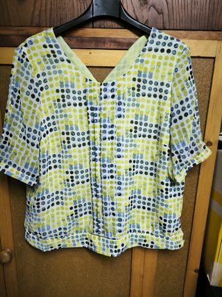 Blusa estampada lunares amarillos