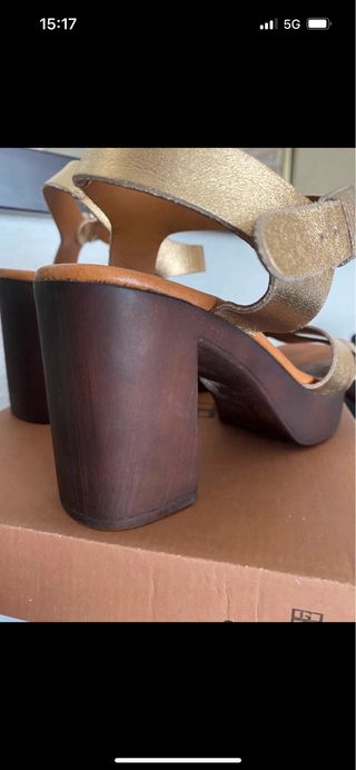 Sandalias Gloria Ortiz en puel doradas, talla 37