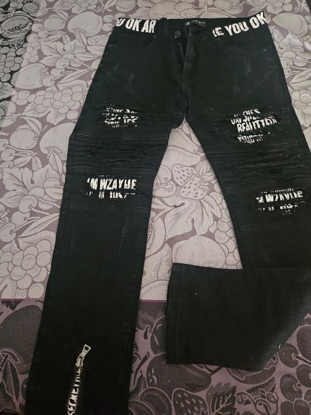 Vaqueros rotos negros y azules