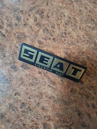 SEAT Panda/Ritmo anagrama dorado