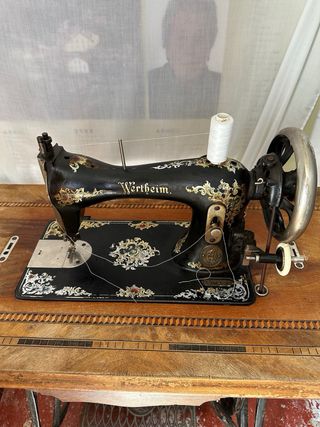 Máquina coser antigua de madera wertheim