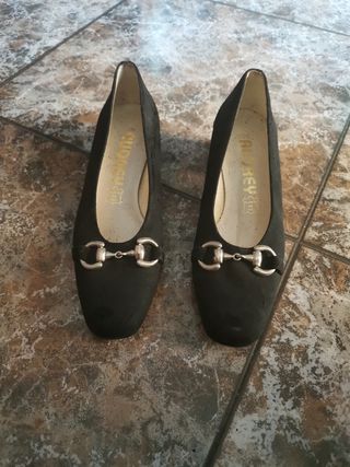 Zapatos negros tacón bajo