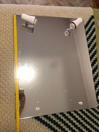 Espelho de casa de banho com iluminação