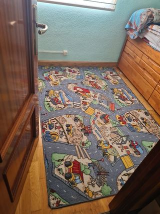 Alfombra infantil habitación.