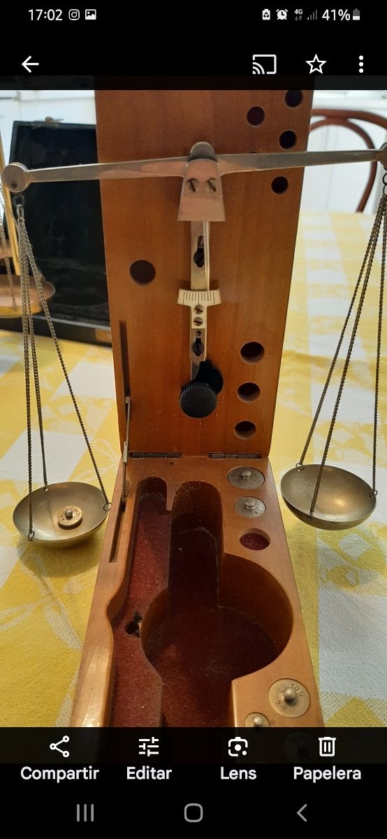 Báscula de precisión antigua