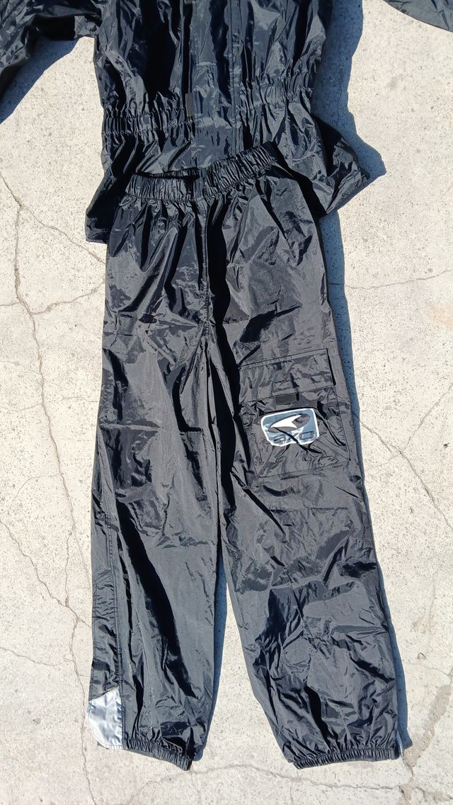 Giacca & Pantaloni Antipioggia AX