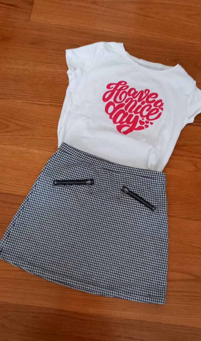 Conjunto falda-camiseta niña