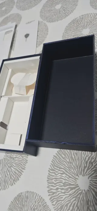 Scatola del cellulare VIVO V21. Negoziabile