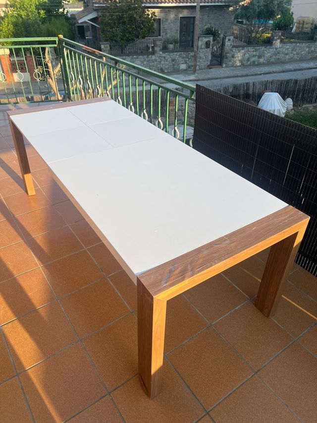 Mesa comedor extensible blanco y marrón + 4 sillas