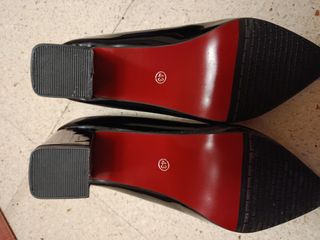 Zapato tacón charol negro Talla 41