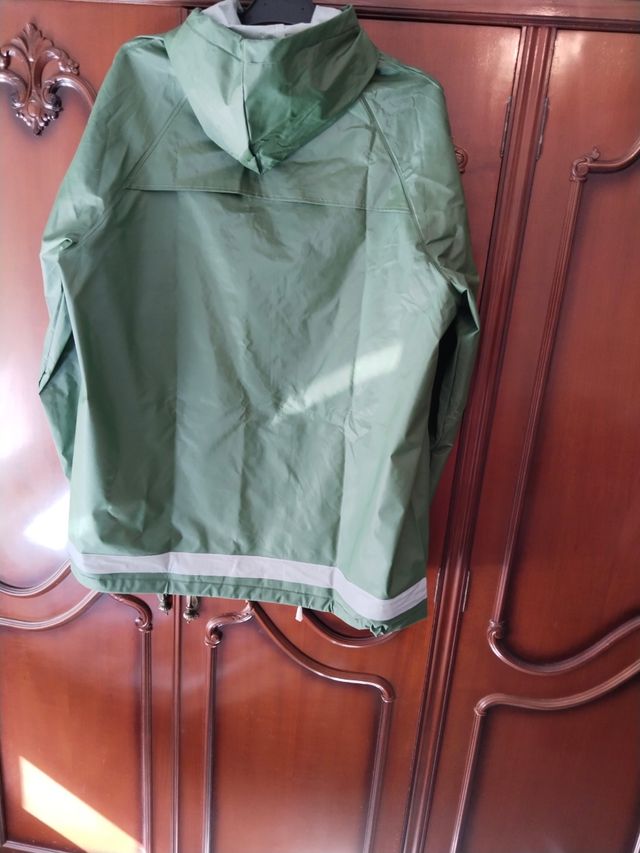 Chubasquero verde hombre - nuevo