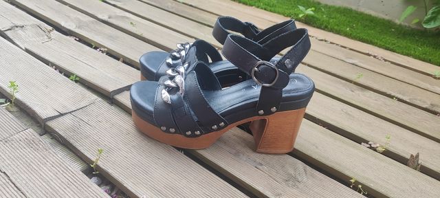 Sandalias plataforma Carmela negras