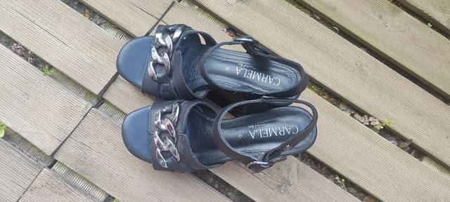 Sandalias plataforma Carmela negras