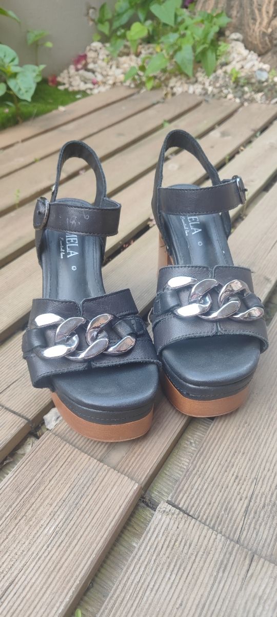 Sandalias plataforma Carmela negras