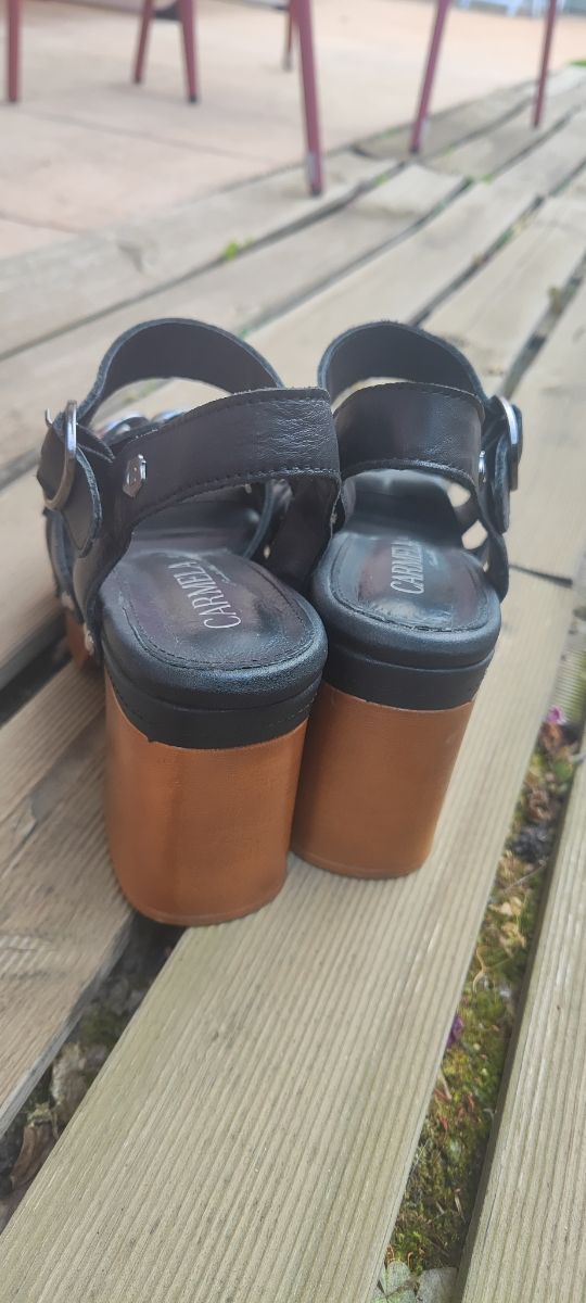 Sandalias plataforma Carmela negras