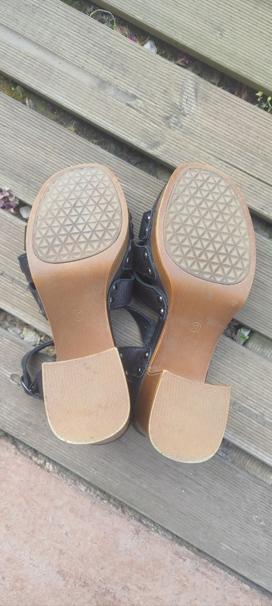 Sandalias plataforma Carmela negras