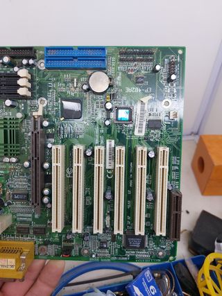 Placa base PC antigua - piezas