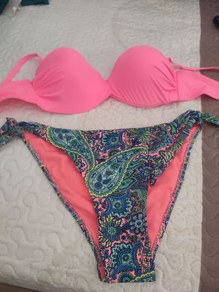 Bikini con etiquetas