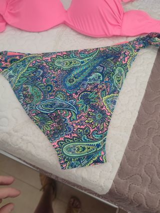 Bikini con etiquetas