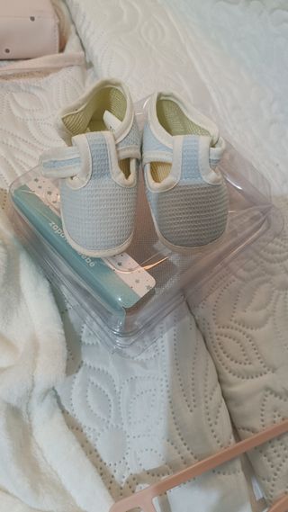 Zapatillas bebé azul claro