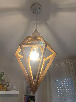 Lámpara madera estilo diamante