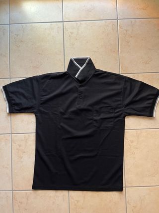 Polo maniche corte nero con costine bianche e tasc