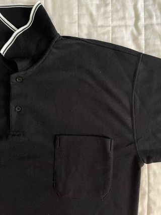 Polo maniche corte nero con costine bianche e tasc