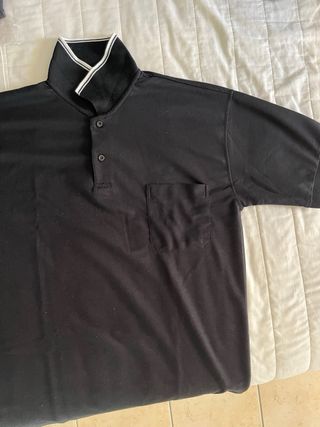 Polo maniche corte nero con costine bianche e tasc