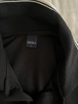 Polo maniche corte nero con costine bianche e tasc