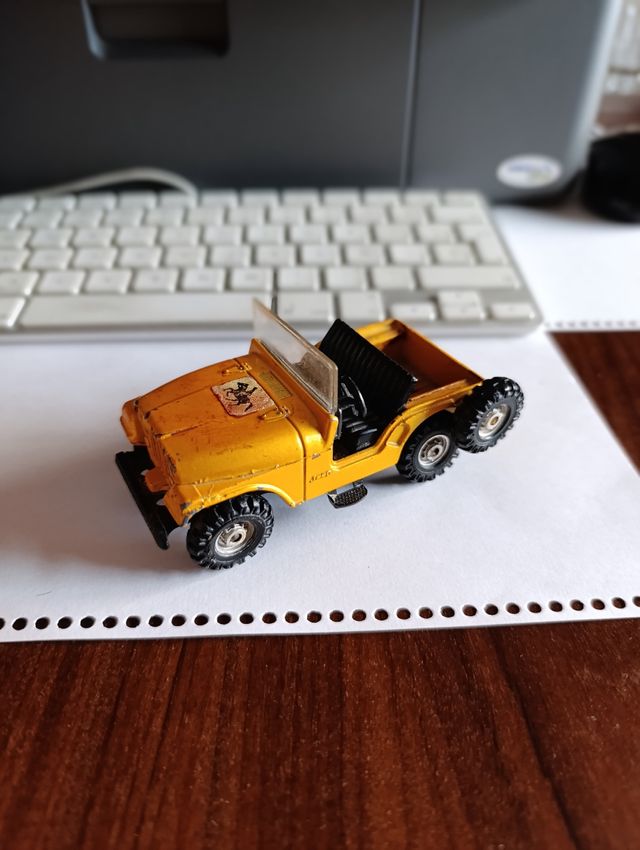 Lote de vehículos a escala 1:43