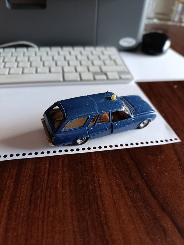 Lote de vehículos a escala 1:43